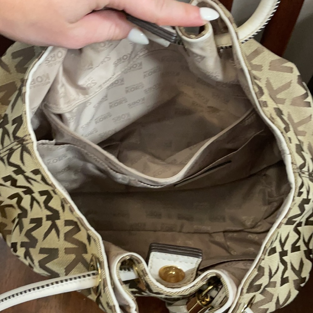 Michale Kors purse - Picture 3 of 5